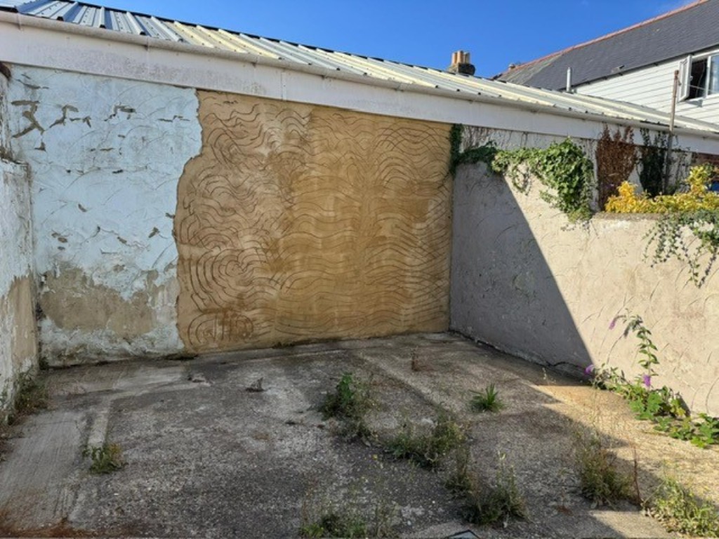 Lot: 160 - THREE-BEDROOM TOWN CENTRE HOUSE - The Rear Garden